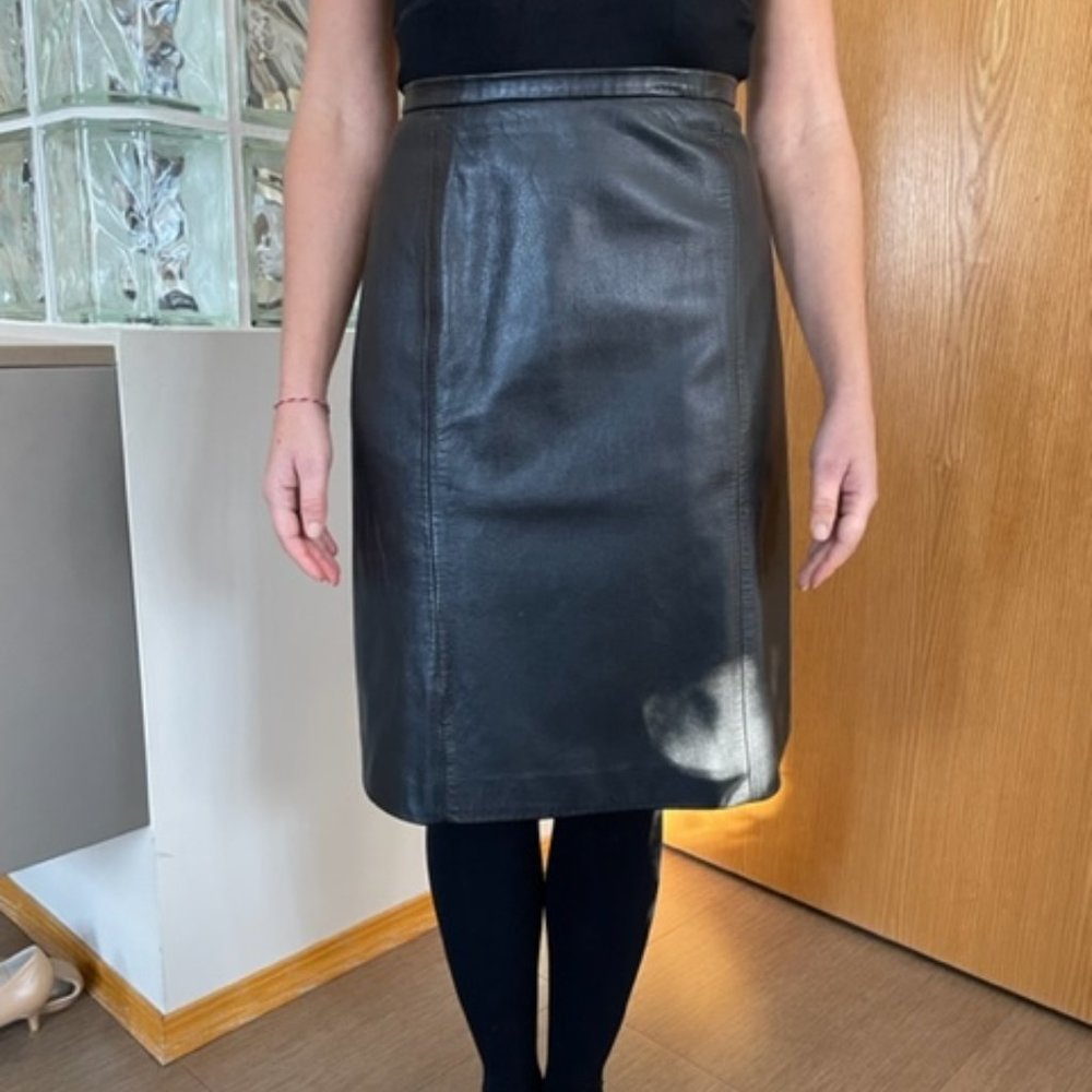Vintage 1950’s BLACK LEATHER A-LINE SKIRT Fully Lined, KNEE LENGTH  Size 2-4ish